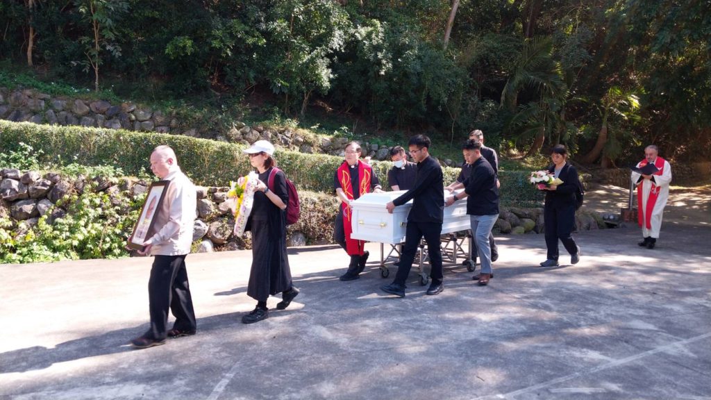 移灵至静山墓园