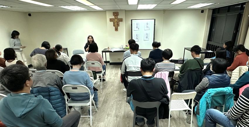 黄佳音老师带领意识省察