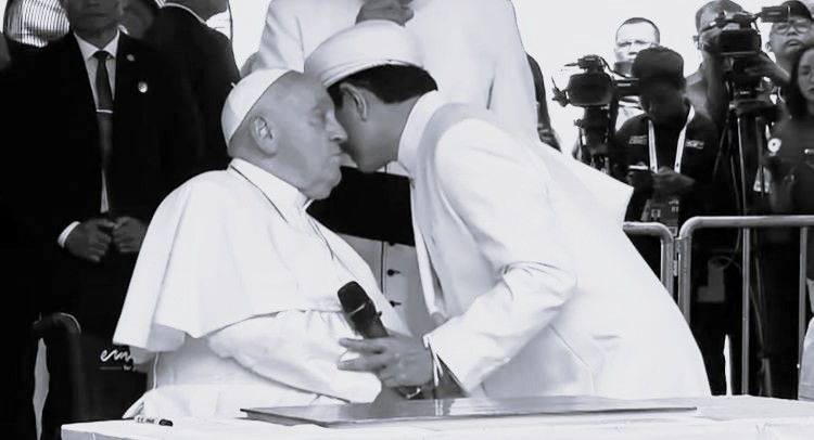 bandw-2024.09.fraternal-kiss-between-Pope-Francis-and-the-Grand-Imam
