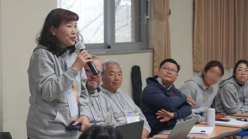 新事社会服务中心的钟佳伶执行长介绍机构的移工服务