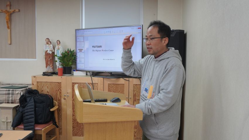 韩国的金周灿神父向成员们讲述 Yiutsar i成立的理念