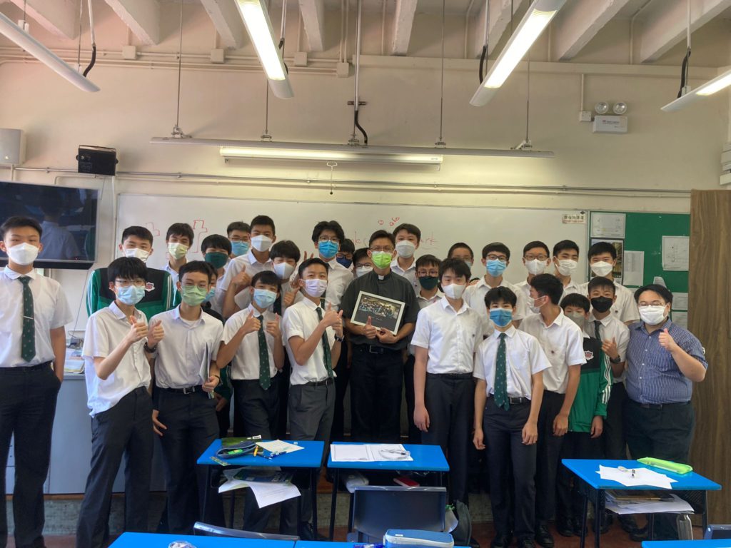 阮廷執事和學生
