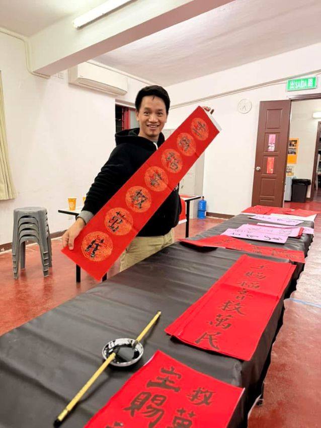 柯家铭修士喜欢写书法
