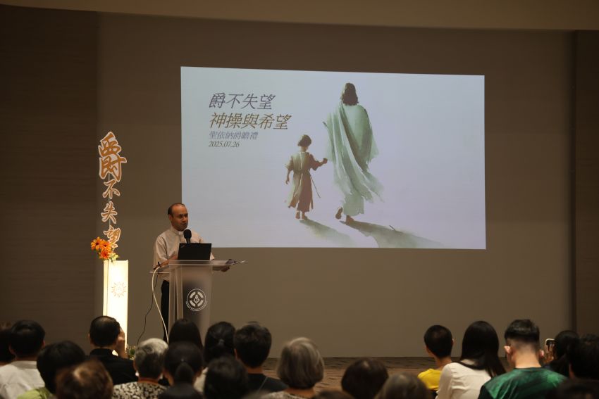 方進德神父
