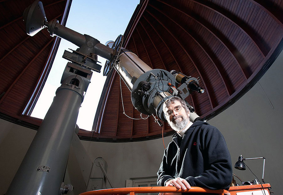 即將卸任的台長康索爾馬尼奧修士