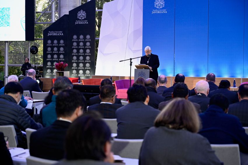 苏萨神父的演讲“耶稣会大学见证希望、创意与对话的存在”发人深省