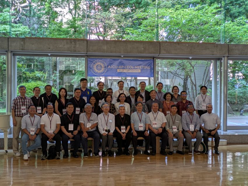 中华省代表分别为林荣钧博士(后排左一)、崔宝臣神父(后排左二)、古嘉文博士(后排最高者)、冯汉中神父(中排右四)