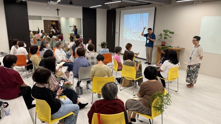 謝詩祥神父帶領祈禱為靈修講座開場