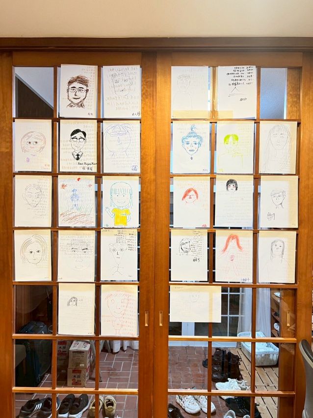 參與活動的青年自畫像