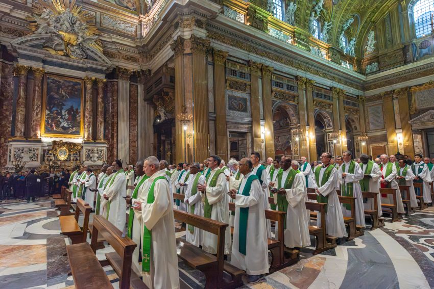 閉幕彌撒在羅馬會祖聖依納爵長眠的耶穌會聖名堂舉行
