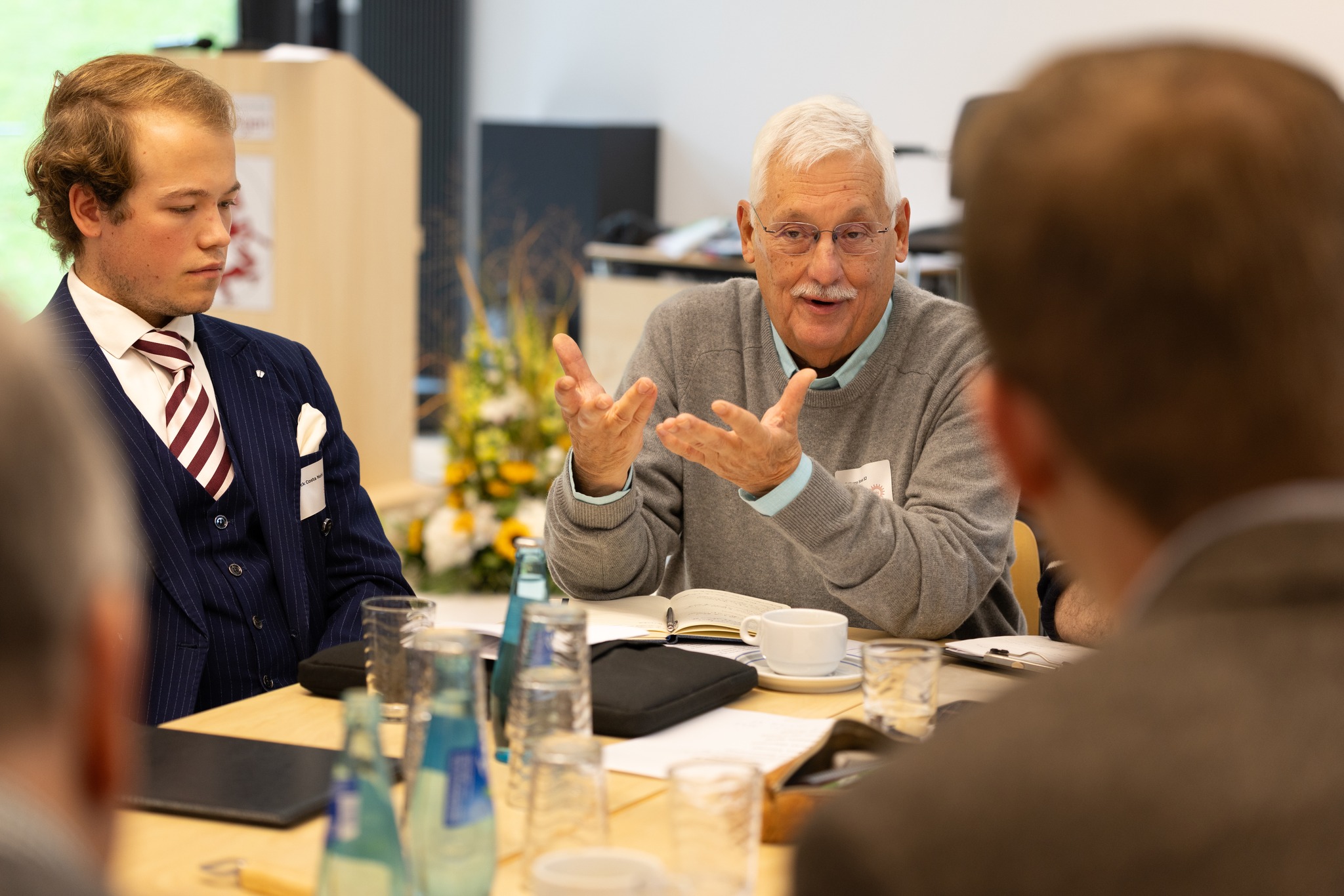 耶穌會中歐百年學府，培育承擔責任的青年