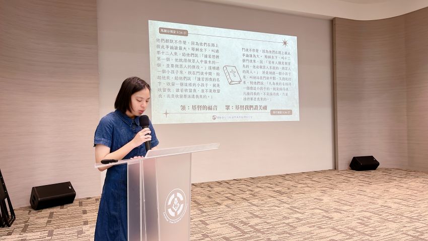 高中生刘慕亭同学恭读福音