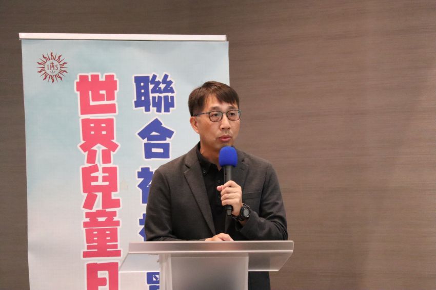 世界展望会萧文荣副执行长介绍该会儿少保护工作现况