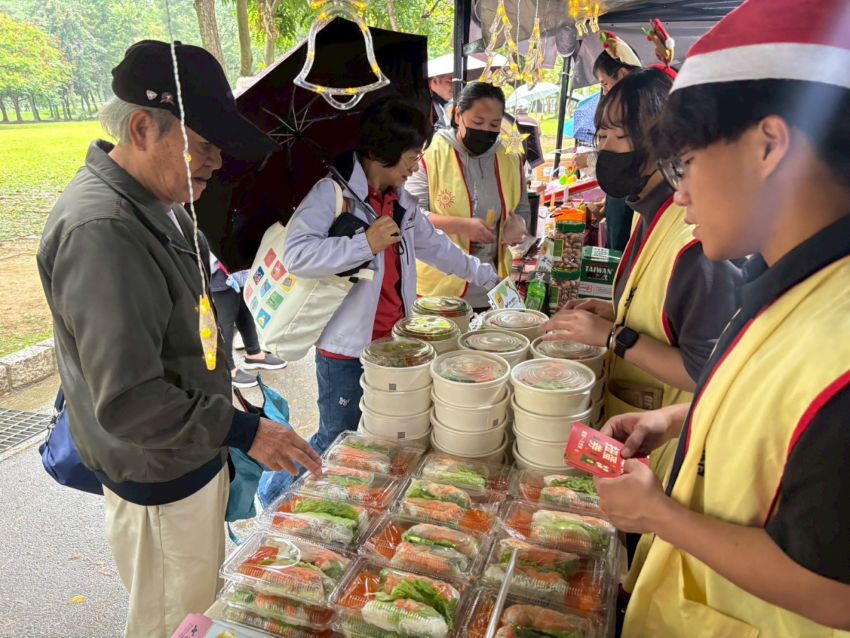 越南特色料理—春捲及米線