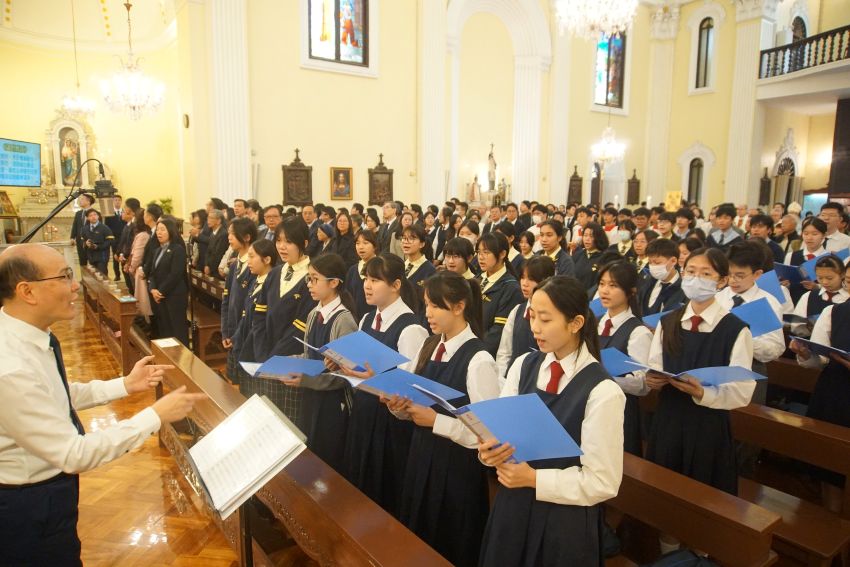 澳门耶稣会学校双喜临门