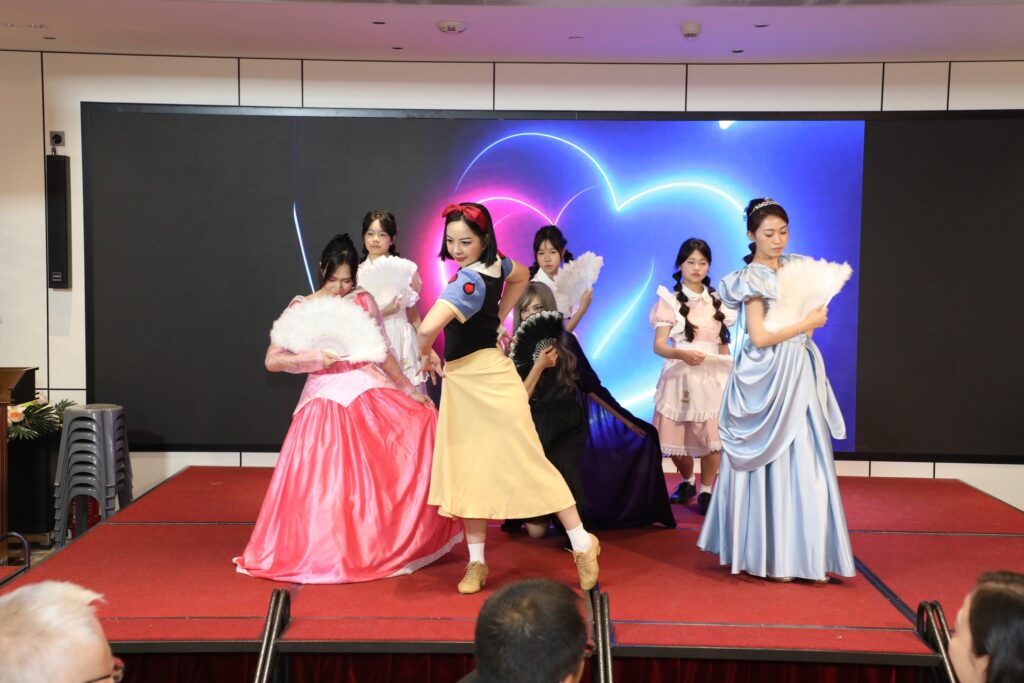 澳门耶稣会学校双喜临门