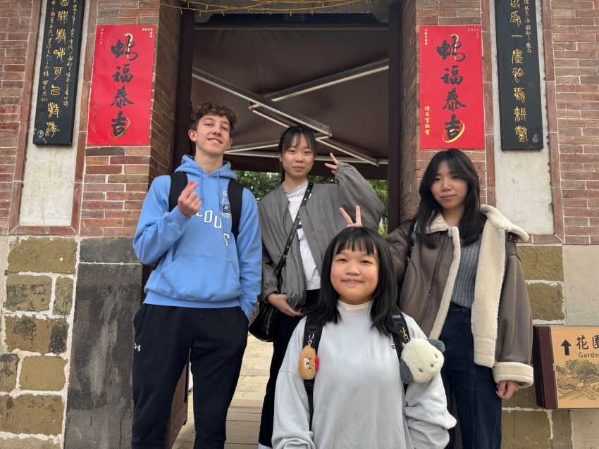 彥蓉和同學帶美國學生去餐廳吃飯