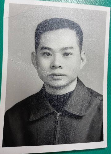 27岁时的官修士