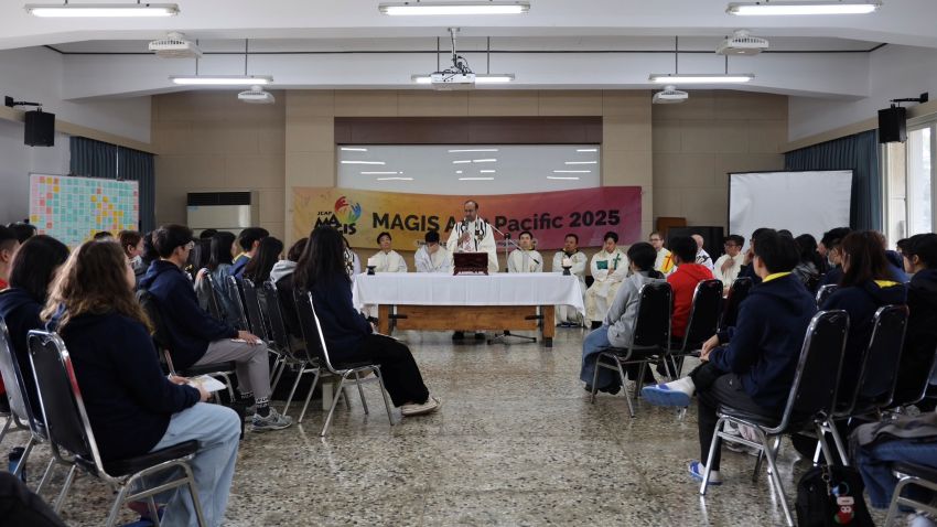 耶稣会方进德神父主礼闭幕弥撒