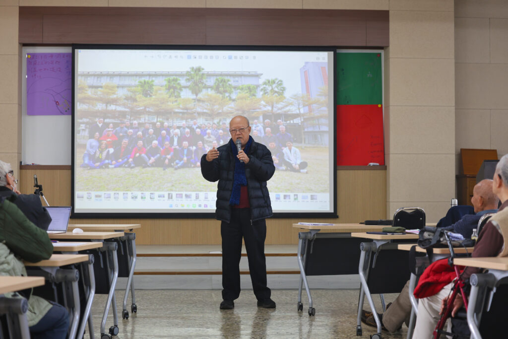 嚴任吉神父給予回饋