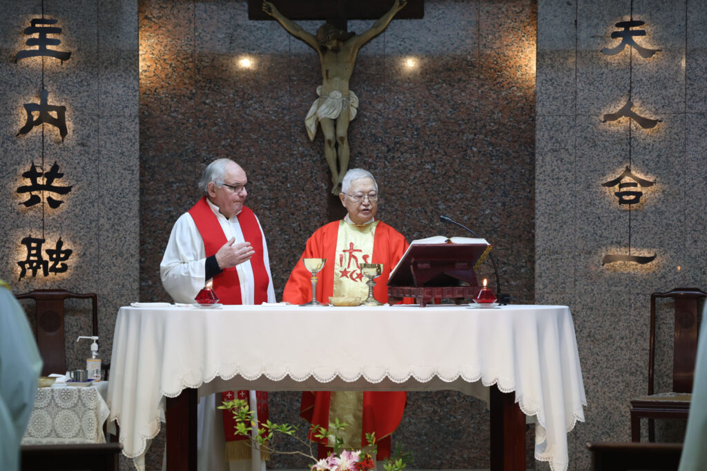 慶祝晉鐸50週年的饒志成神父和南耀寧神父主禮彌撒及講道