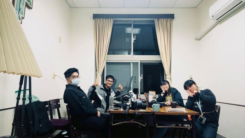 媒体小组挑灯夜战