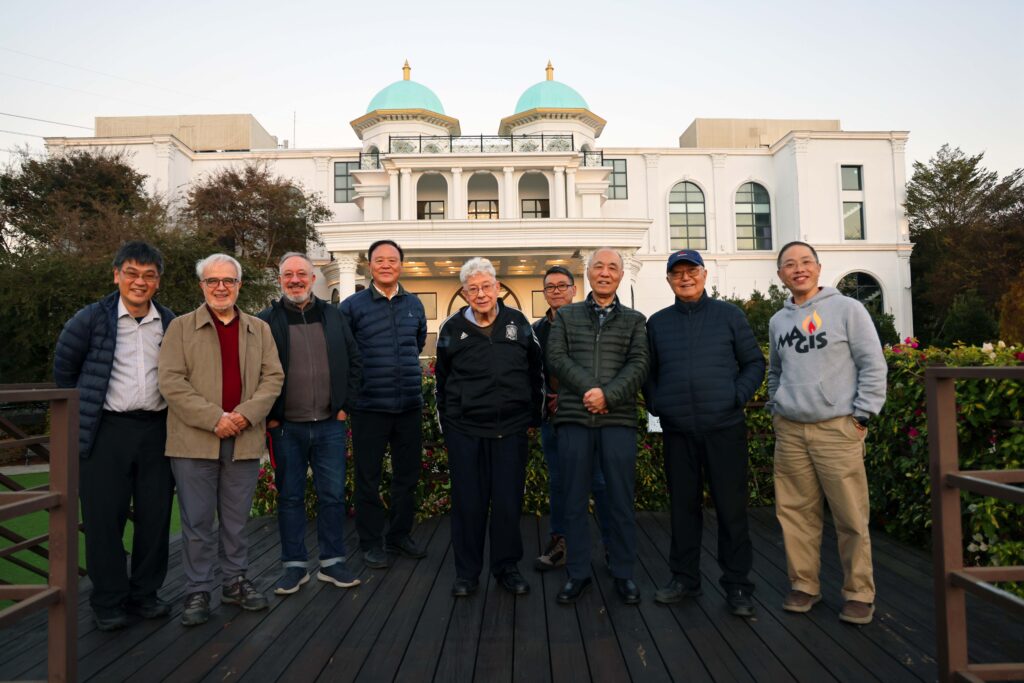 外出用餐後合影