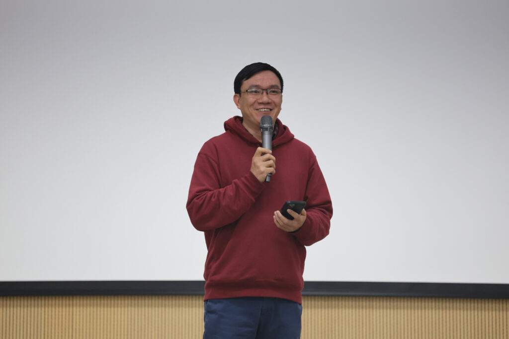 阮保利神父做小組報告