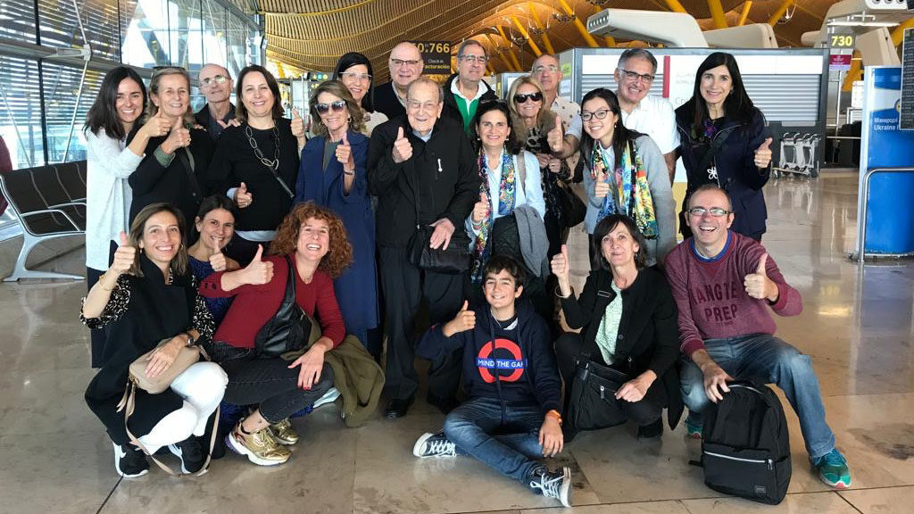 賴甘霖神父返鄉期間與西班牙的家人合照留念